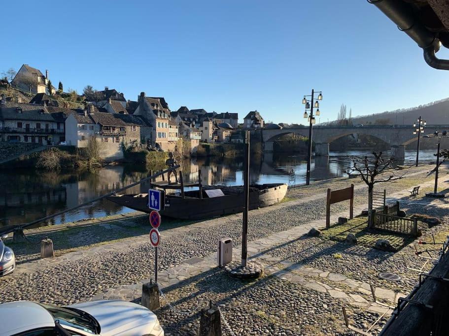 Maison En Pierre Sur Les Quais De La Dordogne Argentat Exterior foto