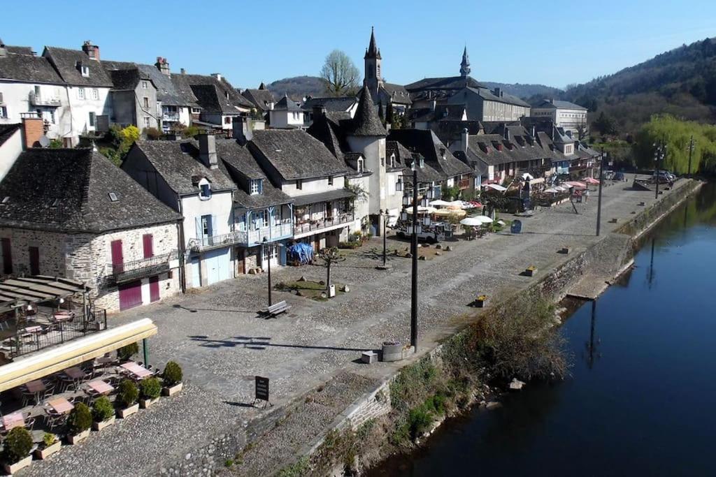 Maison En Pierre Sur Les Quais De La Dordogne Argentat Exterior foto